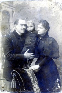 Maurycy Kisielnicki z żoną Julią i synem Maurycym ok. 1895